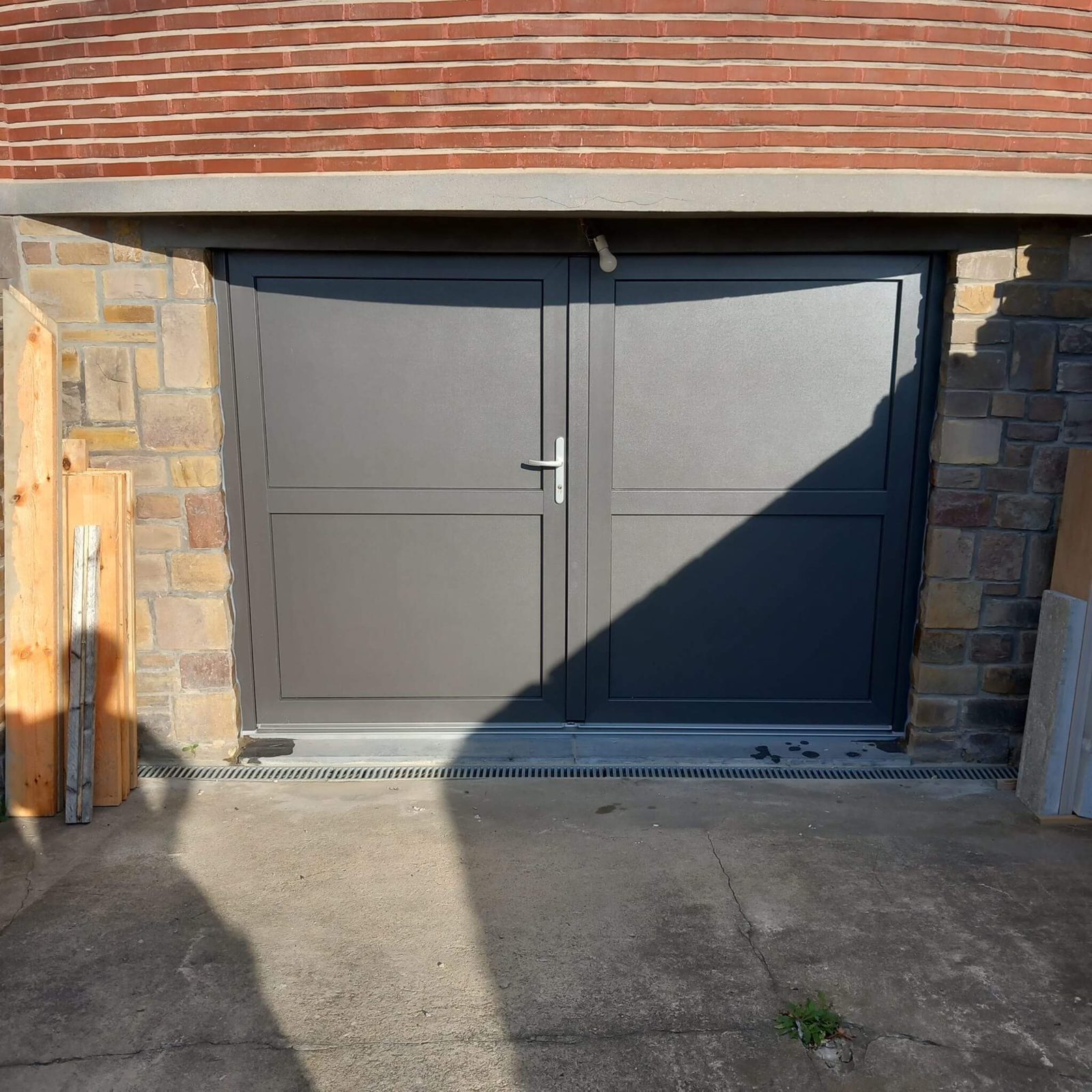 Porte de garage et châssis